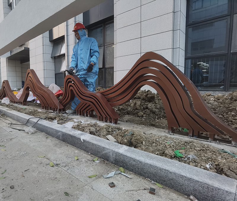 玻璃鋼雕塑的環(huán)保優(yōu)勢分析