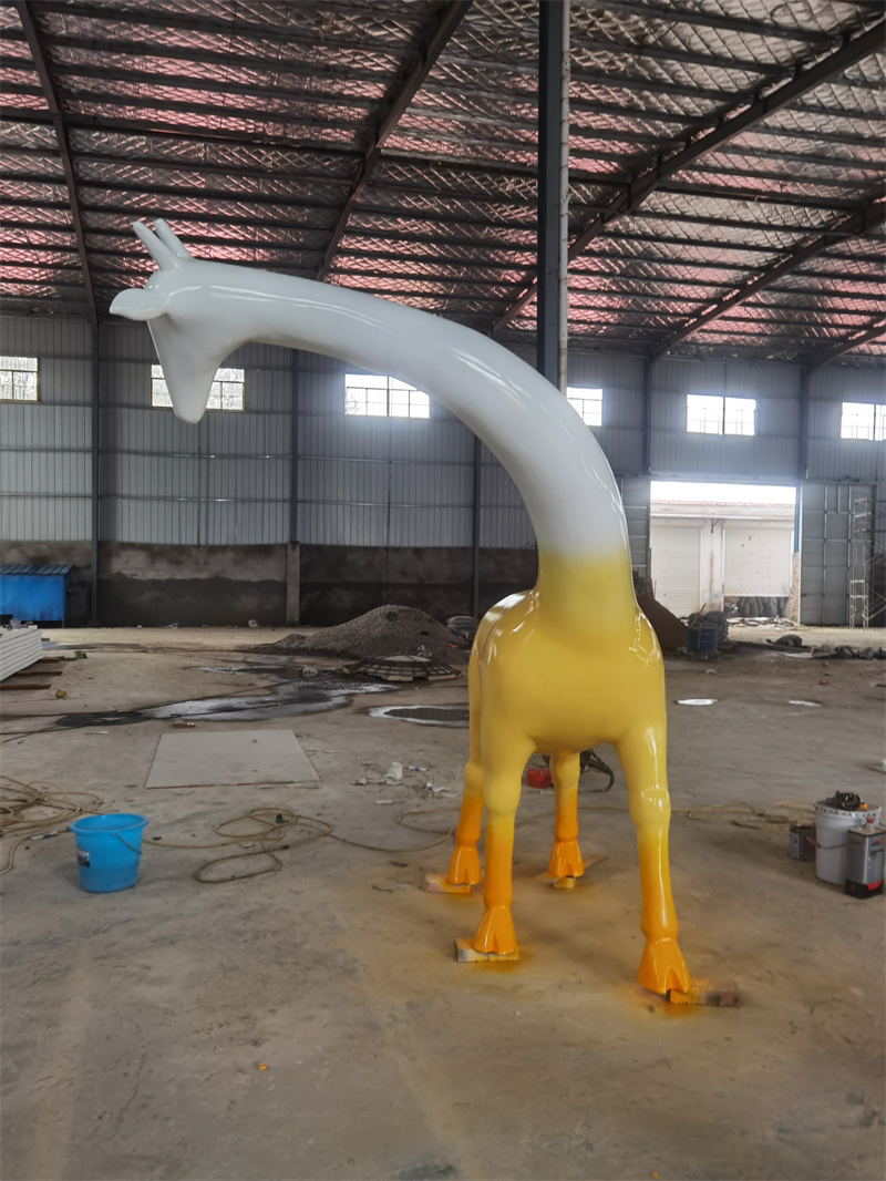 玻璃鋼雕塑的創(chuàng)意無限:從靜態(tài)到動態(tài)