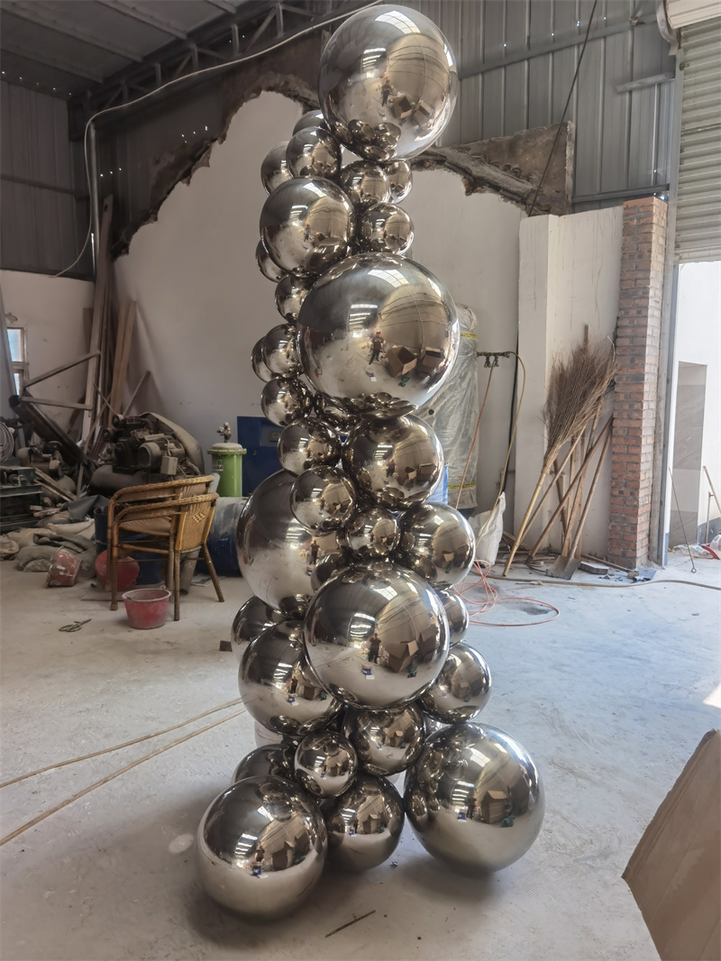 玻璃鋼雕塑如何應對戶外環境的挑戰