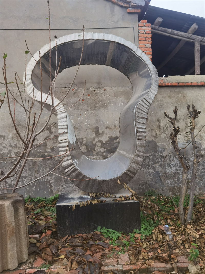 玻璃鋼雕塑與傳統(tǒng)雕塑的區(qū)別